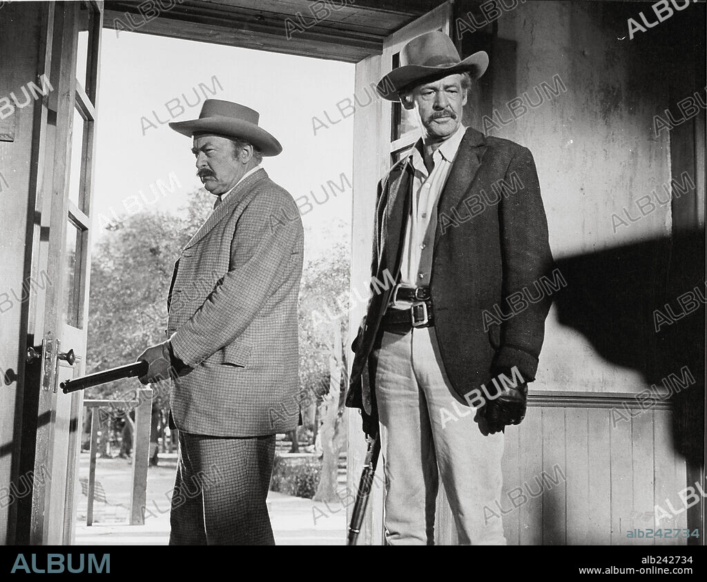 ROBERT RYAN in THE WILD BUNCH, 1969, directed by SAM PECKINPAH. Copyright WARNER BROS/SEVEN ARTS.