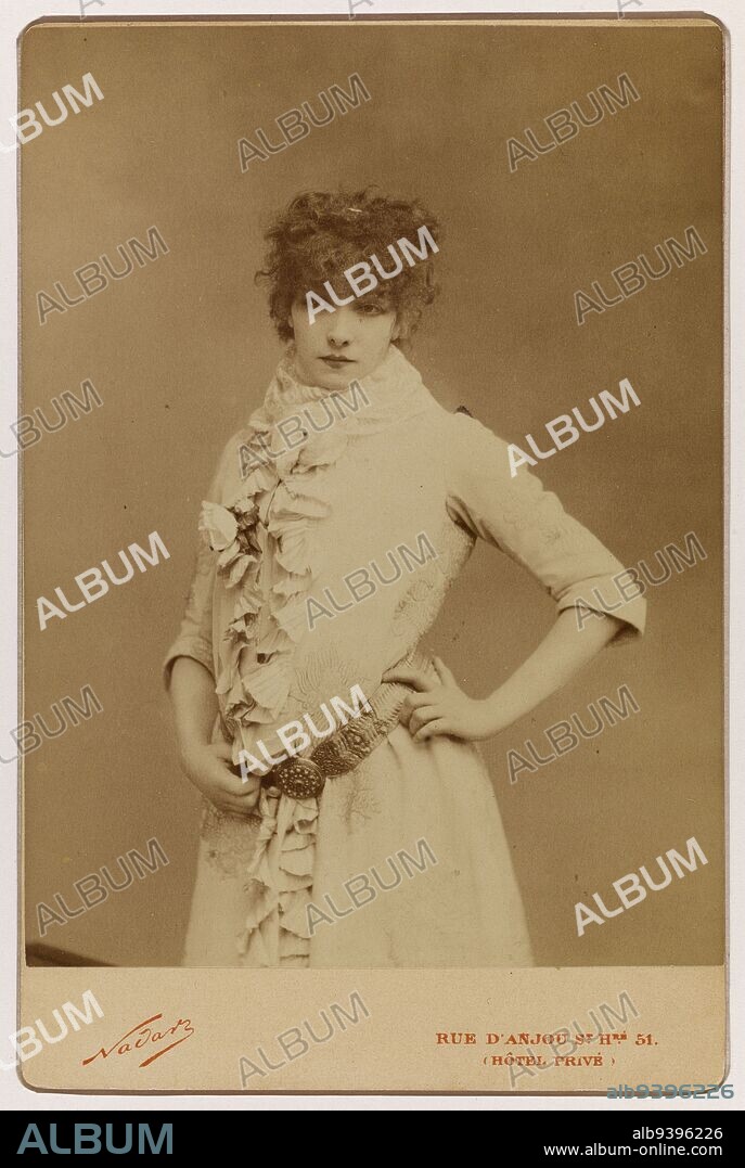 Portrait of Sarah Bernhardt, Nadar (Gaspard-Félix Tournachon, dit), Photographer, 2nd half of the 19th century, Graphic Arts, Photography, Developed gelatin-silver print, Height: 14.4 cm, Width: 10.7 cm, Dimensions - Margin:, Height: 16.3 cm, Width: 10.7 cm.
