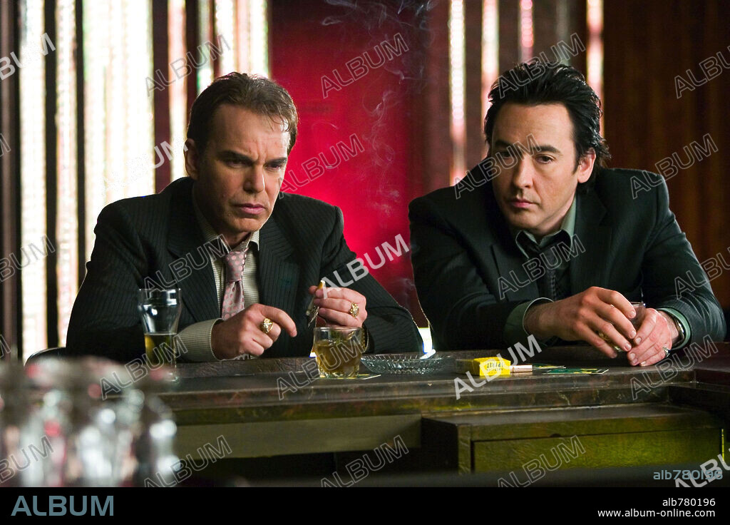 BILLY BOB THORNTON and JOHN CUSACK in THE ICE HARVEST, 2005, directed by HAROLD RAMIS. Copyright FOCUS FEATURES/BONA FIDE PRODUCTIONS.