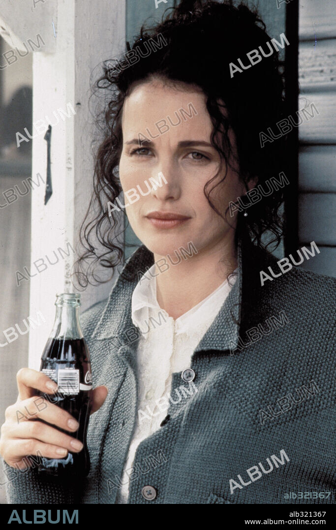 ANDIE MacDOWELL en MICHAEL, 1996, dirigida por NORA EPHRON. Copyright ALPHAVILLE/NEW LINE CINEMA/TURNER PICTURES / ROSENTHAL, ZADE.