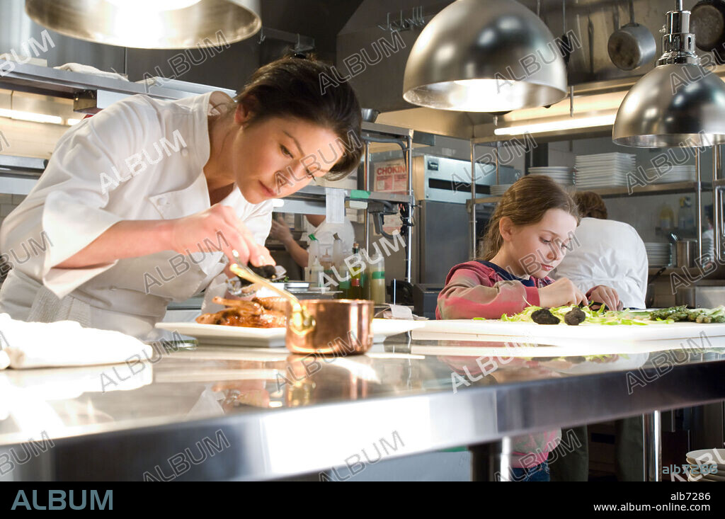 ABIGAIL BRESLIN und CATHERINE ZETA-JONES in NO RESERVATIONS, 2007, unter der Regie von SCOTT HICKS. Copyright CASTLE ROCK ENTERTAINMENT / LEE, DAVID.