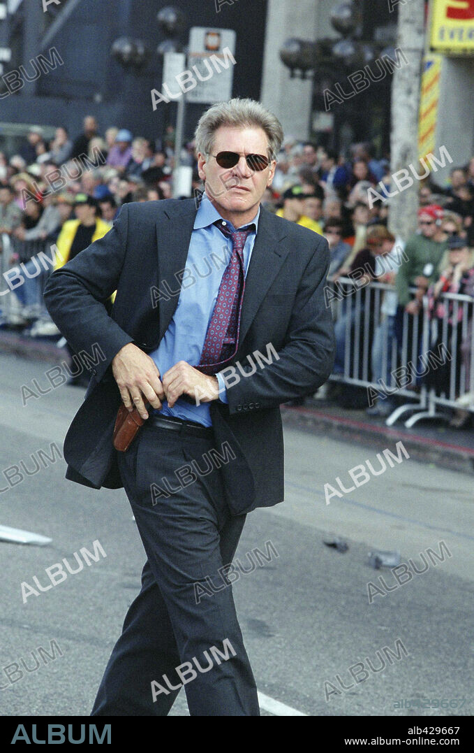 HARRISON FORD en HOLLYWOOD: DEPARTAMENTO DE HOMICIDIOS, 2003 (HOLLYWOOD HOMICIDE), dirigida por RON SHELTON. Copyright COLUMBIA PICTURES.