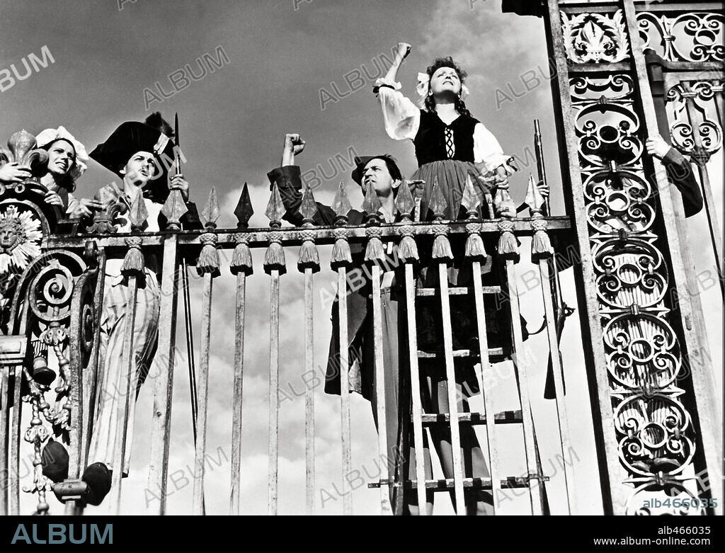 EDITH PIAF in ROYAL AFFAIRS IN VERSAILLES, 1954 (SI VERSAILLES M'ETAIT CON), directed by SACHA GUITRY. Copyright CLM-COCINEX.