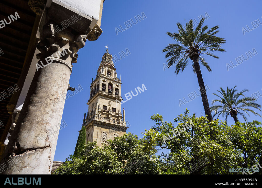 torre campanario sobre el alminar, patio de los naranjos, Mezquita-catedral de Córdoba, Andalucia, Spain.