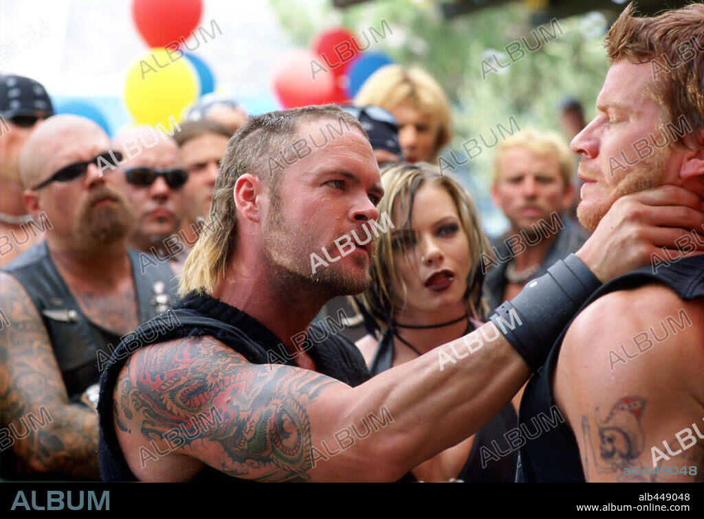 JAIME PRESSLY, MATT SCHULZE y MAX BEESLEY en TORQUE, RODANDO AL LIMITE, 2004 (TORQUE), dirigida por JOSEPH KAHN. Copyright WARNER BROS.