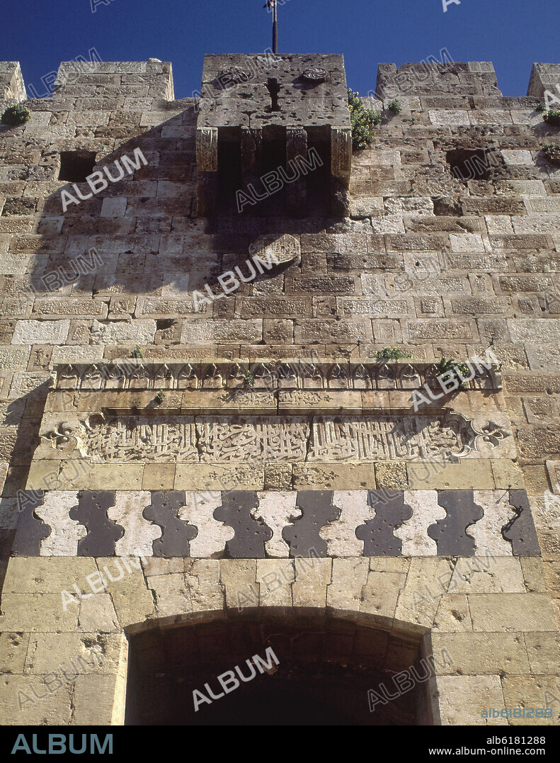 DET- BASTION DE ENTRADA-DECORACION CERAMICA BICROMA Y EPIGAFICA CON CARACTERES NASJI-1209.