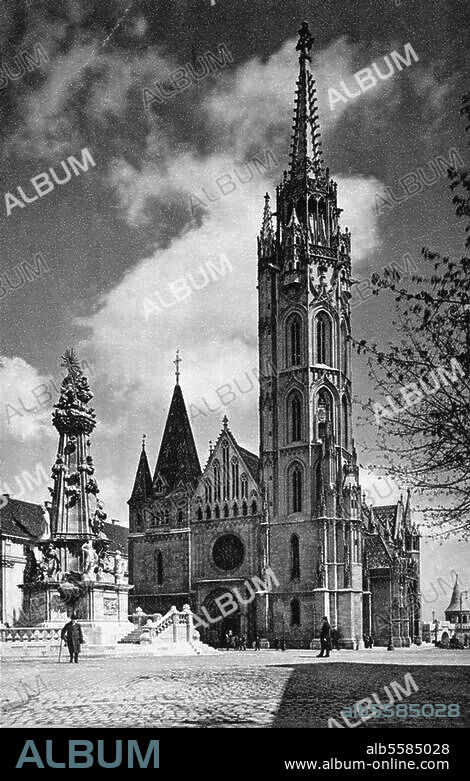Budapest (Ungarn), Matthiaskirche - Matyas templom. (Krönungskirche; erb. 1255-69; 1470 Wiederaufbau des Südturms; 1873-1896 restauriert von Frigyes Schulek). Außenansicht. Foto, um 1910 (Rudolf Balogh).