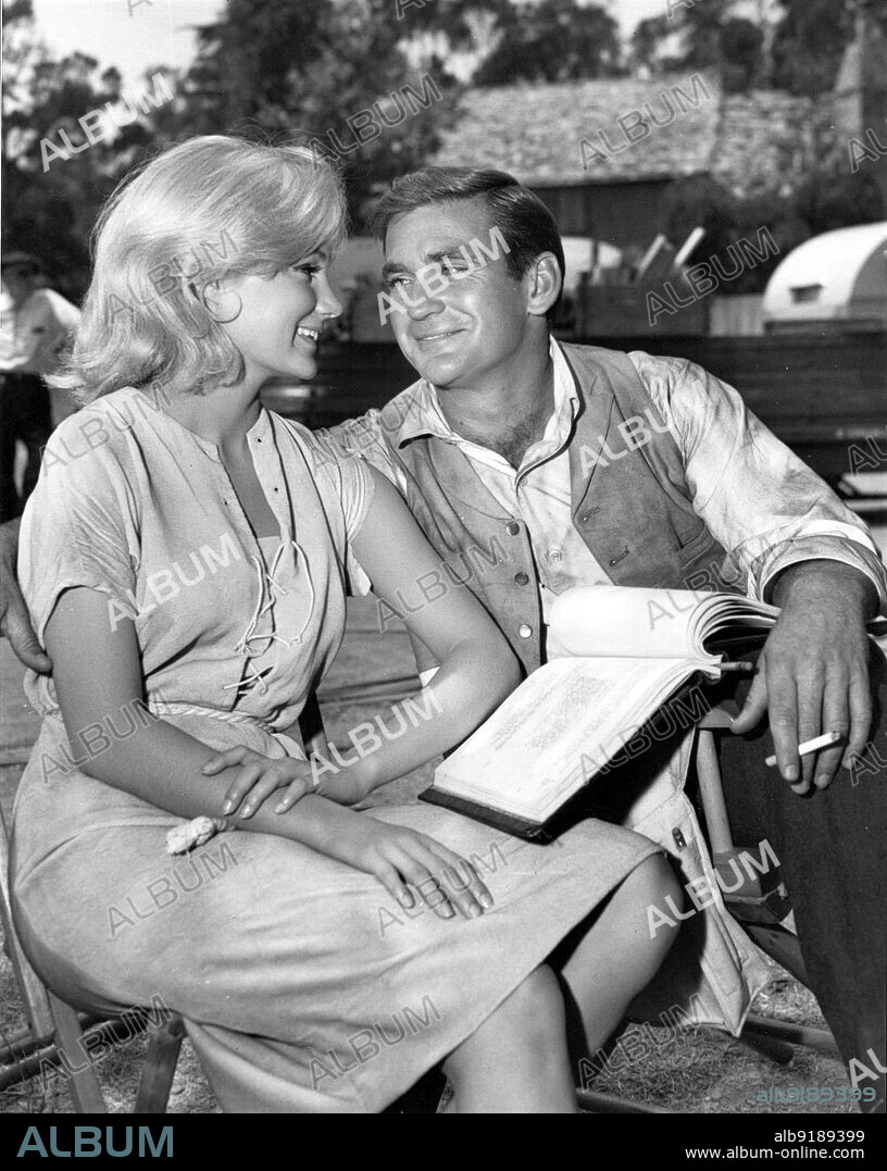 ROD TAYLOR and YVETTE MIMIEUX in THE TIME MACHINE, 1960, directed by GEORGE PAL. Copyright M.G.M.