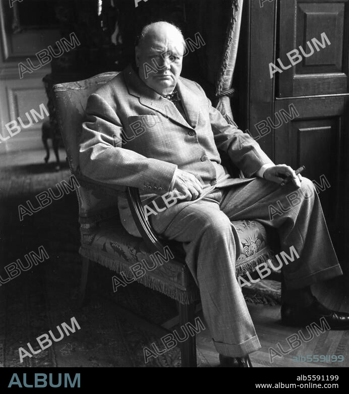 Churchill, Winston, Sir, 1874 - 1965, British politician. Churchill in Blenheim. Photo, 1950 (Toni Frissell).