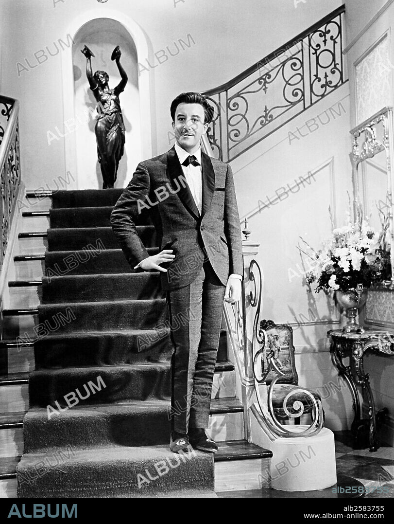 PETER SELLERS in THE WORLD OF HENRY ORIENT, 1964, directed by GEORGE ROY HILL. Copyright UNITED ARTISTS.