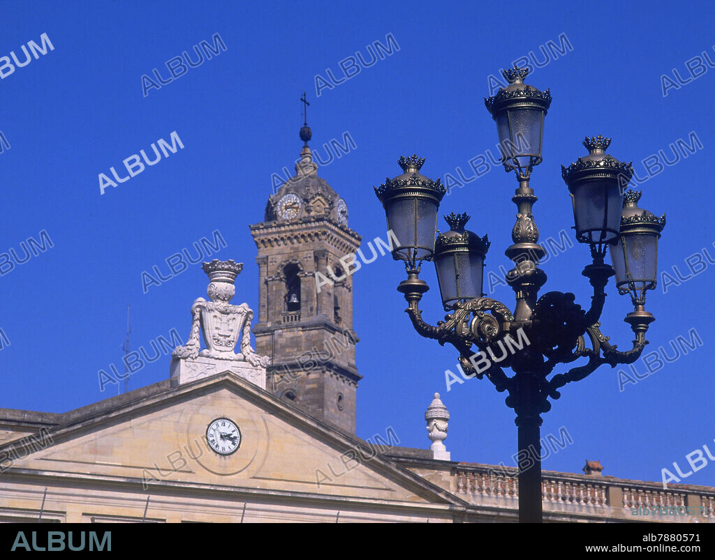 JUAN ANTONIO OLAGUIBEL (1752-1818). FACHADA DEL AYUNTAMIENTO - PLAZA DE ESPAÑA- 1781/1791 - TORRE IGLESIA DE S VICENTE (RECONS XIX).