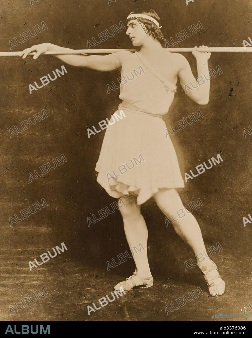 ANONYME. Michel Fokine in the Ballet Daphnis et Chloé.
