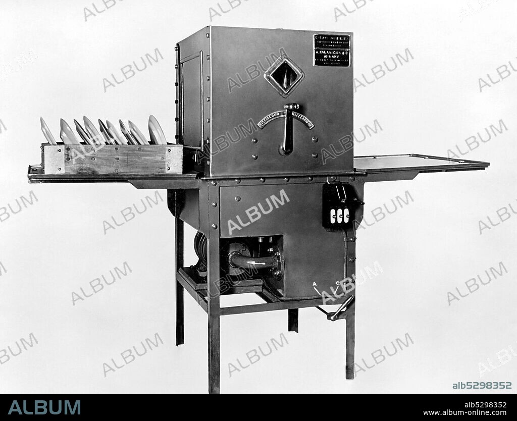 Dishwasher. 1934.