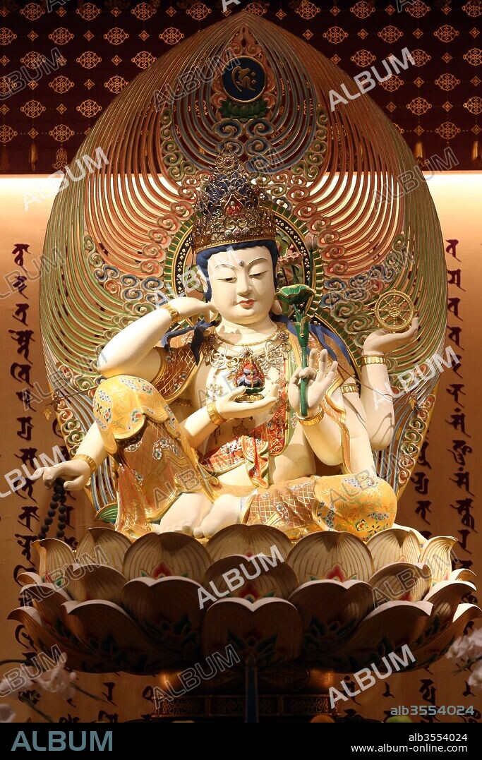 Buddha Tooth Relic Temple in Chinatown. Buddha Bodhisattva Cintamanicakra Avalokitesvara statue. Singapore.