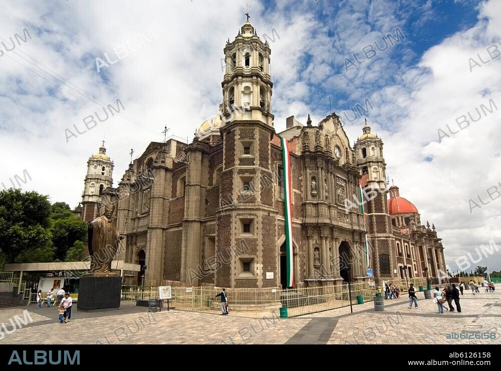 Ciudad de Mexico (Mexiko), Antigua Basilica de Nuestra Señora de Guadalupe (Wallfahrtskirche,erbaut 1695-1709).-Außenansicht.-Foto, 2008.