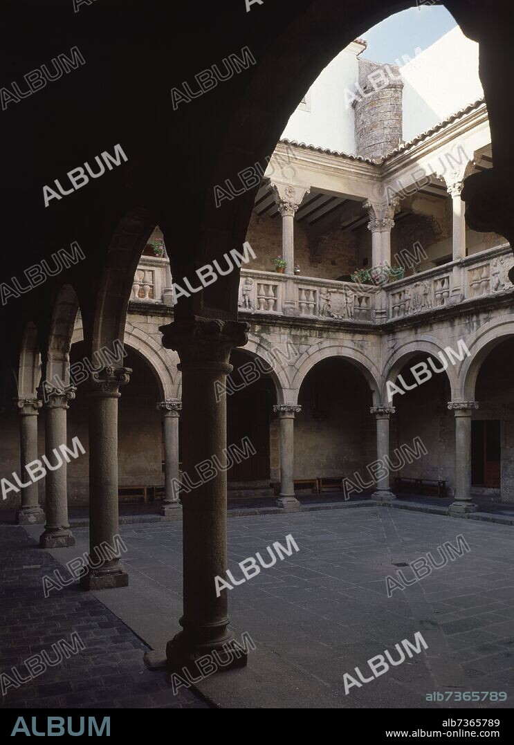 PATIO DE LA CASA ORELLANA PIZARRO.
