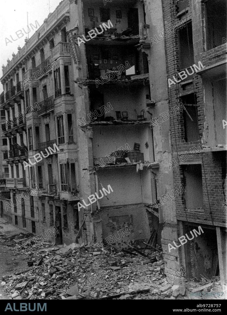 January 26, 1937. Effects Caused by the Bombings in the Argüelles neighborhood.