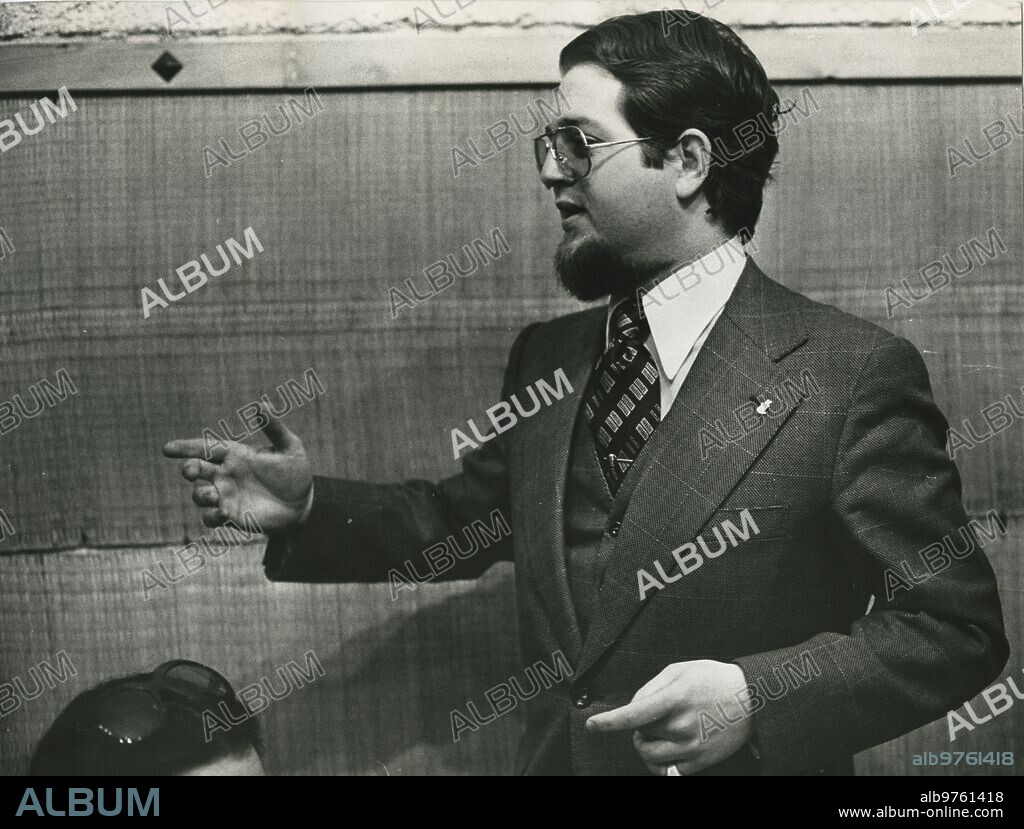 Madrid, 07/13/1977. The head of the ABC Gravure section, José Miguel Santiago Castelo, speaks a few words at the lunch organized by the ABC Gravure Editorial Team for Miguel Ángel Flores Antúnez, on the occasion of his appointment as director of the humorous magazine "La Codorniz" . The tribute was held on Wednesday the 13th at the ?Cabreira? restaurant in Madrid.