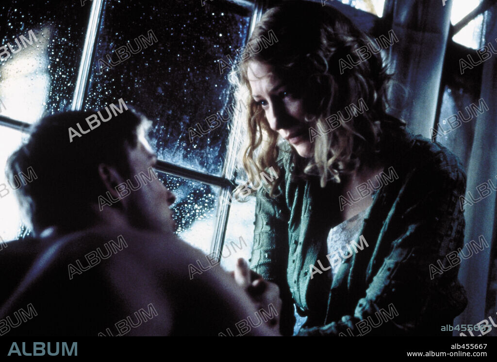 CATE BLANCHETT and RUPERT PENRY-JONES in CHARLOTTE GRAY, 2001, directed by GILLIAN ARMSTRONG. Copyright CHANEL FOUR/ECCOSE/SENATOR/POD FILMS/WARNER BROS / BUITENDIJK, JAAP.