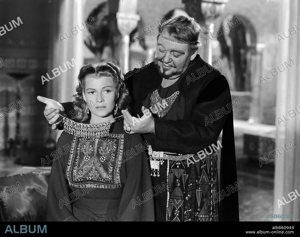 CHARLES LAUGHTON and RITA HAYWORTH in SALOME, 1953, directed by WILHELM DIETERLE. Copyright COLUMBIA PICTURES.