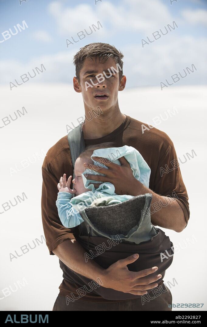 BRENTON THWAITES in THE GIVER, 2014, directed by PHILLIP NOYCE. Copyright WALDEN MEDIA.