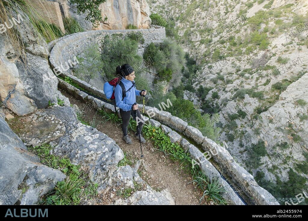 antigua acequia de Solleric, torrente de Almadrà, sierra de Tramuntana, mallorca, islas baleares, españa, europa.