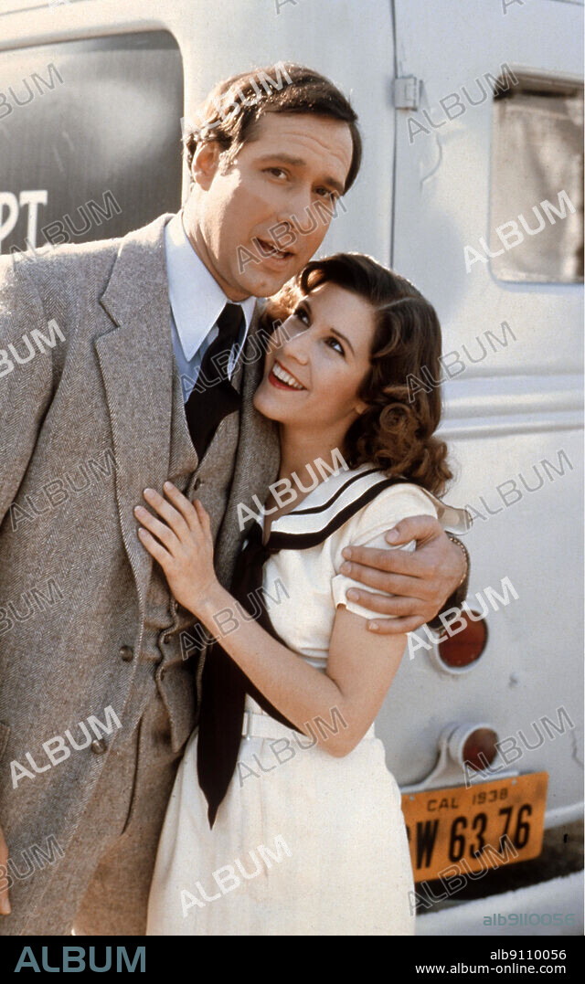 CARRIE FISHER and CHEVY CHASE in UNDER THE RAINBOW, 1981, directed by STEVE RASH. Copyright ORION PICTURES.