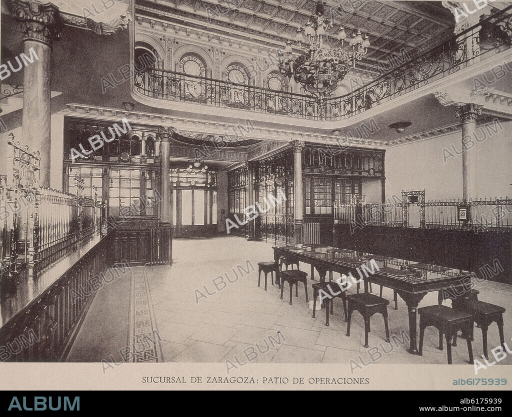 SUCURSAL DE ZARAGOZA - PATIO DE OPERACIONES DEL ANTIGUO BANCO HISPANO AMERICANO.