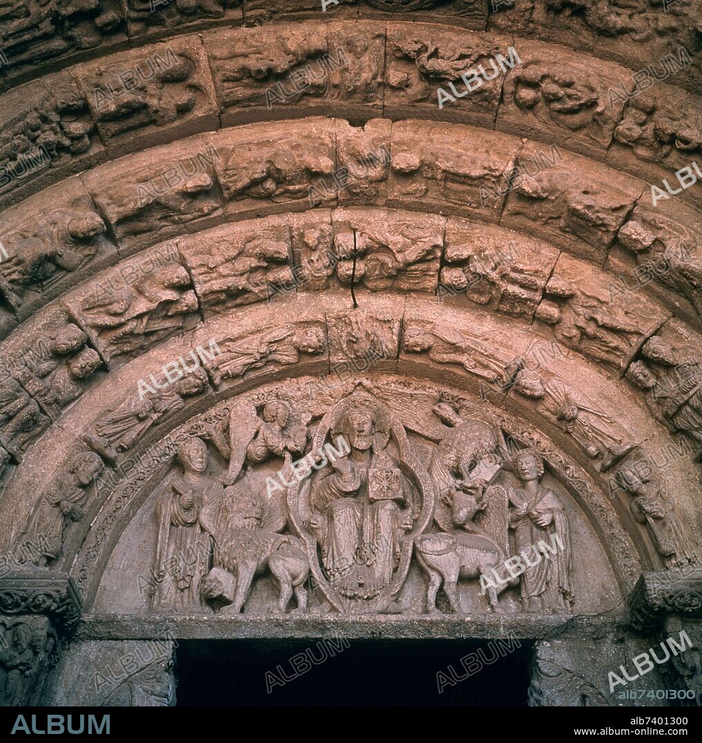 DETALLE DE LA PORTADA ROMANICA DE LA IGLESIA DE SAN MIGUEL DE ESTELLA - SIGLO XII.