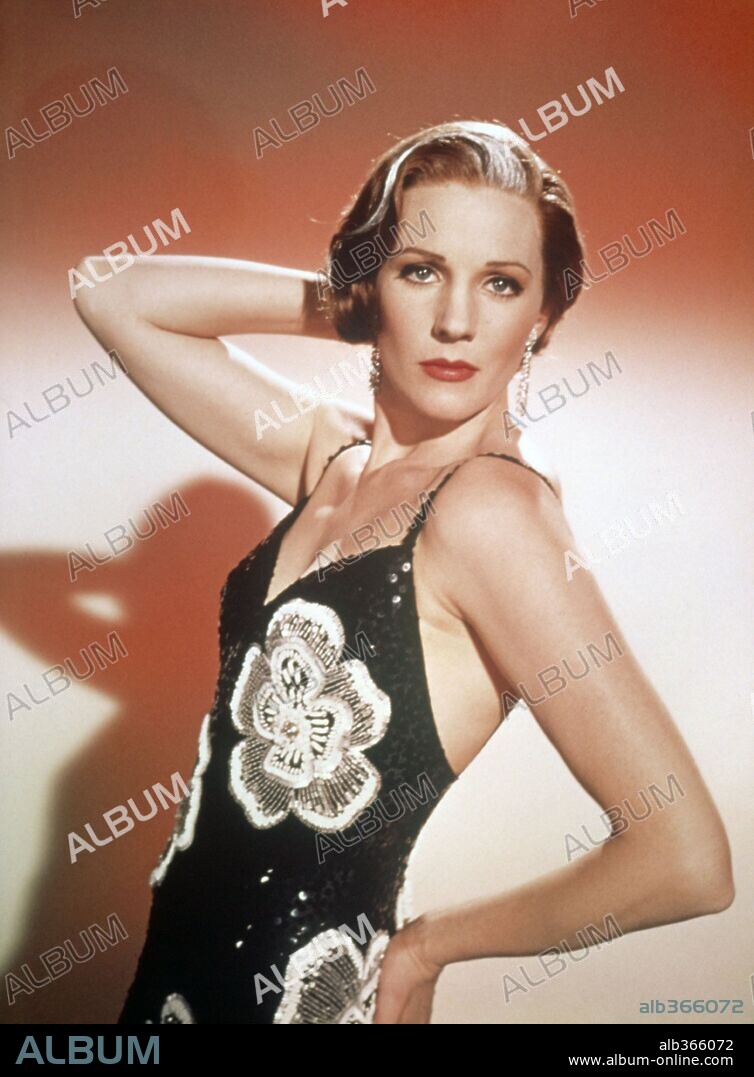 JULIE ANDREWS in THOROUGHLY MODERN MILLIE, 1967, directed by GEORGE ROY HILL. Copyright UNIVERSAL PICTURES.