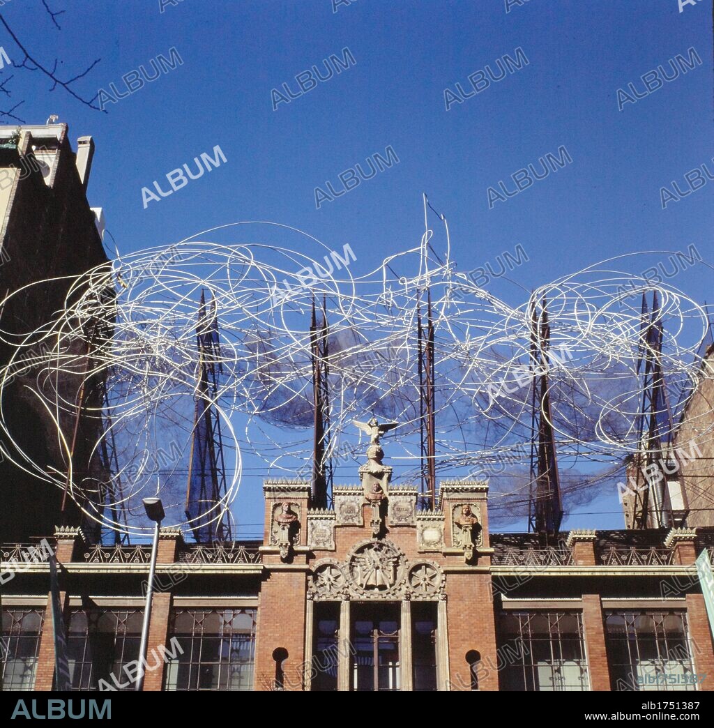 ANTONI TAPIES. Núvol i cadira, 1990 - Fundación Antoni Tàpies. Barcelona.