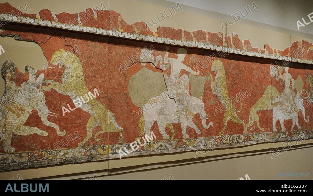 Arte. Asia Central. Mural del Salón Rojo del Palacio Real de Varakhsha. Uzbekistan. Pintura mural que representa a una deidad batallando con los depredadores y animales salvajes. Siglos VII-VIII dC. Ruta de la Seda. Museo del Hermitage (The State Hermitage Museum). San Petersburgo. Rusia.