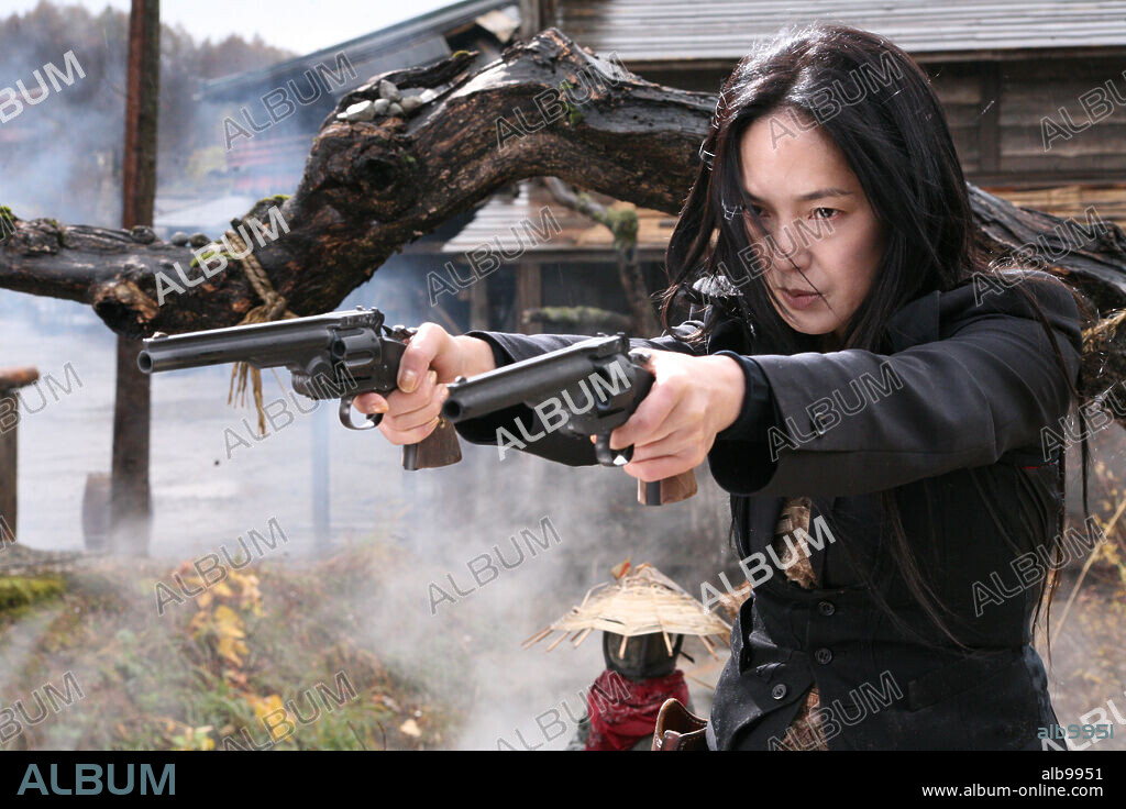 KAORI MOMOI in SUKIYAKI WESTERN DJANGO, 2007, unter der Regie von TAKASHI MIIKE. Copyright DENTSU PRODUCTIONS LTD.