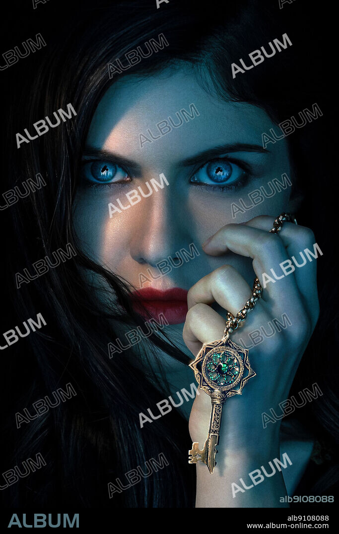 ALEXANDRA DADDARIO en LAS BRUJAS DE MAYFAIR, 2023 (ANNE RICE'S MAYFAIR WITCHES), dirigida por AXELLE CAROLYN, HAIFAA AL-MANSOUR y MICHAEL UPPENDAHL. Copyright AMC Studios.