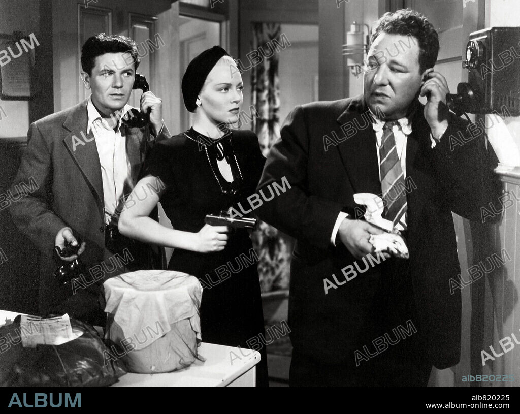 JOHN GARFIELD and LANA TURNER in THE POSTMAN ALWAYS RINGS TWICE, 1946, directed by TAY GARNETT. Copyright PARAMOUNT PICTURES.