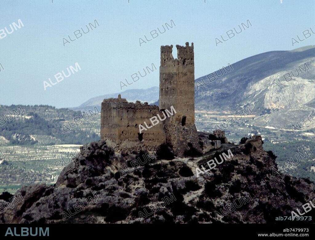 COLINA CON RESTOS DE CASTILLO ARABE DE LES PENELLES EN LO ALTO-SITUADO ENTRE PENELLA Y BENILLOBA.