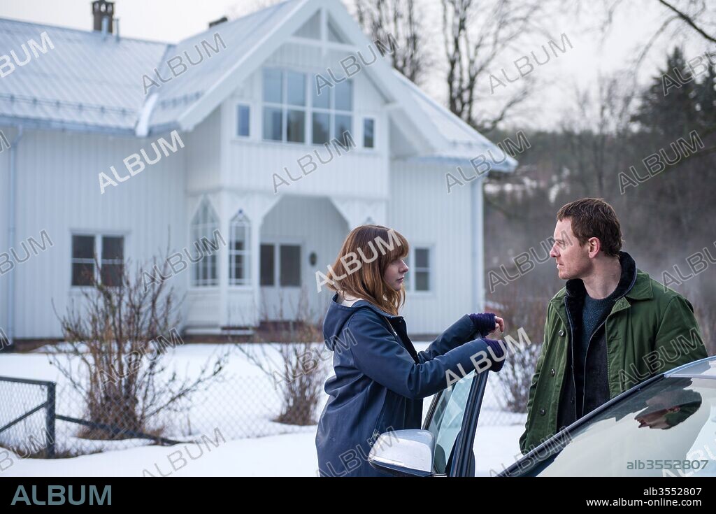 MICHAEL FASSBENDER y REBECCA FERGUSON en EL MUÑECO DE NIEVE, 2017 (THE SNOWMAN), dirigida por TOMAS ALFREDSON. Copyright UNIVERSAL PICTURES.