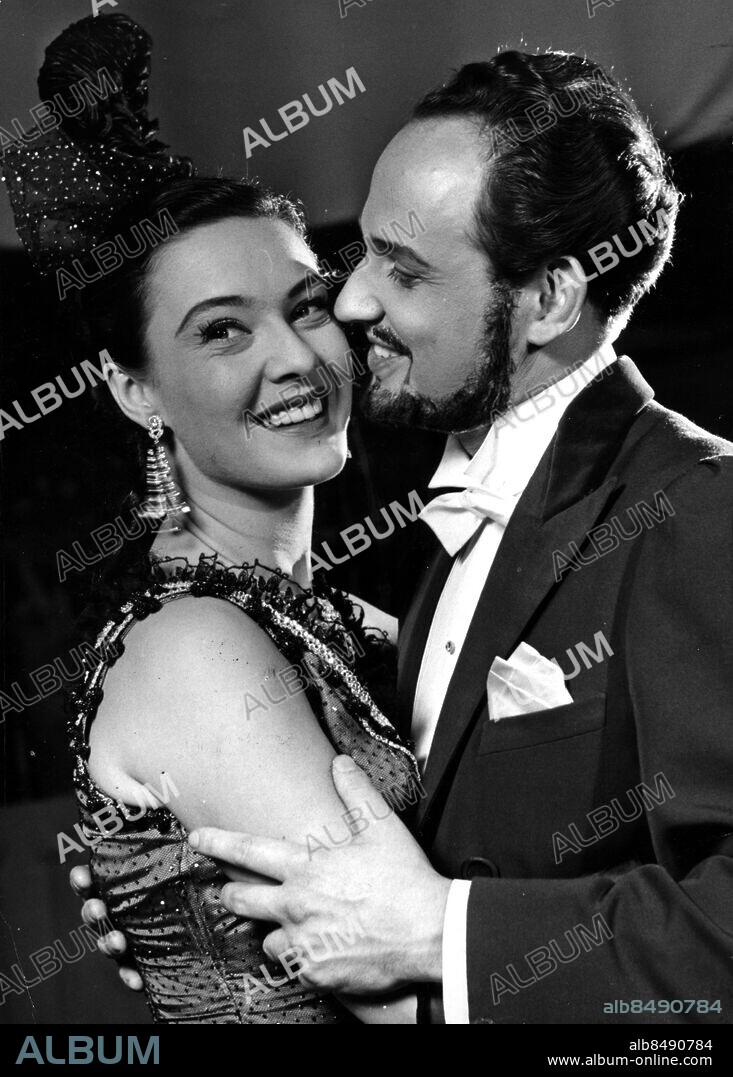 Glada Änkan Gaby Stenberg Per Grunden. Glada Änkan på Malmö Stadsteater 1954. Gaby Stenberg och Per Grundén. Teater Pjäser Glada Änkan 1954. Stenberg Gaby Grundén Per Scen. (c) Skånereportage / Sydsvenskan / IBL.