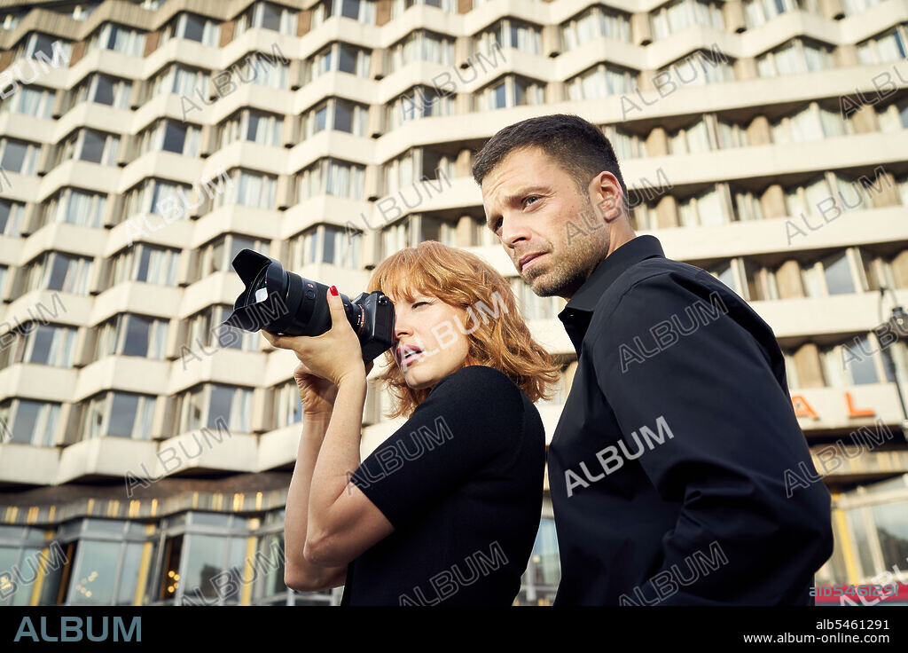 JESSICA CHASTAIN and SEBASTIAN STAN in THE 355, 2022, directed by SIMON KINBERG. Copyright Freckle Films / CAA Media Finance.