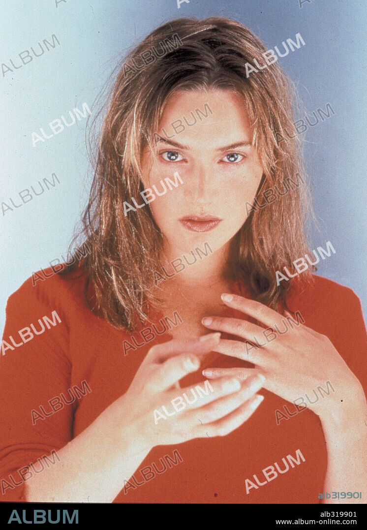 KATE WINSLET in HOLY SMOKE, 1999, directed by JANE CAMPION. Copyright MIRAMAX.