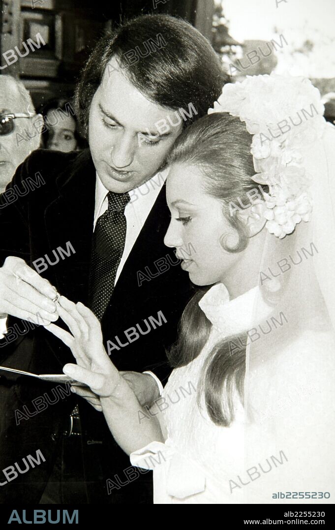KARINA. CANTANTE Y ACTRIZ ESPAÑOLA. 1946 -. BODA DE KARINA Y TONY LUZ.