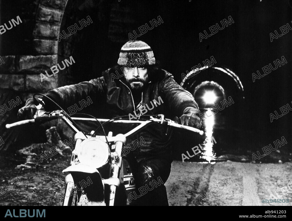 TOMAS MILIAN in THE COP IN BLUE JEANS, 1976 (SQUADRA ANTISCIPPO), directed by BRUNO CORBUCCI. Copyright CINEMASTER.
