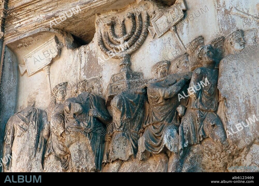 Rom (Italien), Titusbogen (Triumphbogen auf dem Forum Romanum, 81 n.Chr. zu Ehren des Sieges von Titus über die Juden, 70 n.Chr., errichtet).-Linkes Innenrelief: Triumphzug mit dem siebenarmigen Leuchter des Salomonischen Tempels in Jerusalem.-(Ausschnitt). Foto, undat.