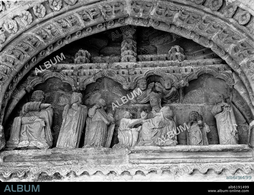 TIMPANO DE LA PORTADA DE LA FACHADA OCCIDENTAL DE LA CATEDRAL DE TUY - GOTICO GALLEGO - SIGLO XIII - FOTOGRAFIA EN BLANCO Y NEGRO - AÑOS 50.