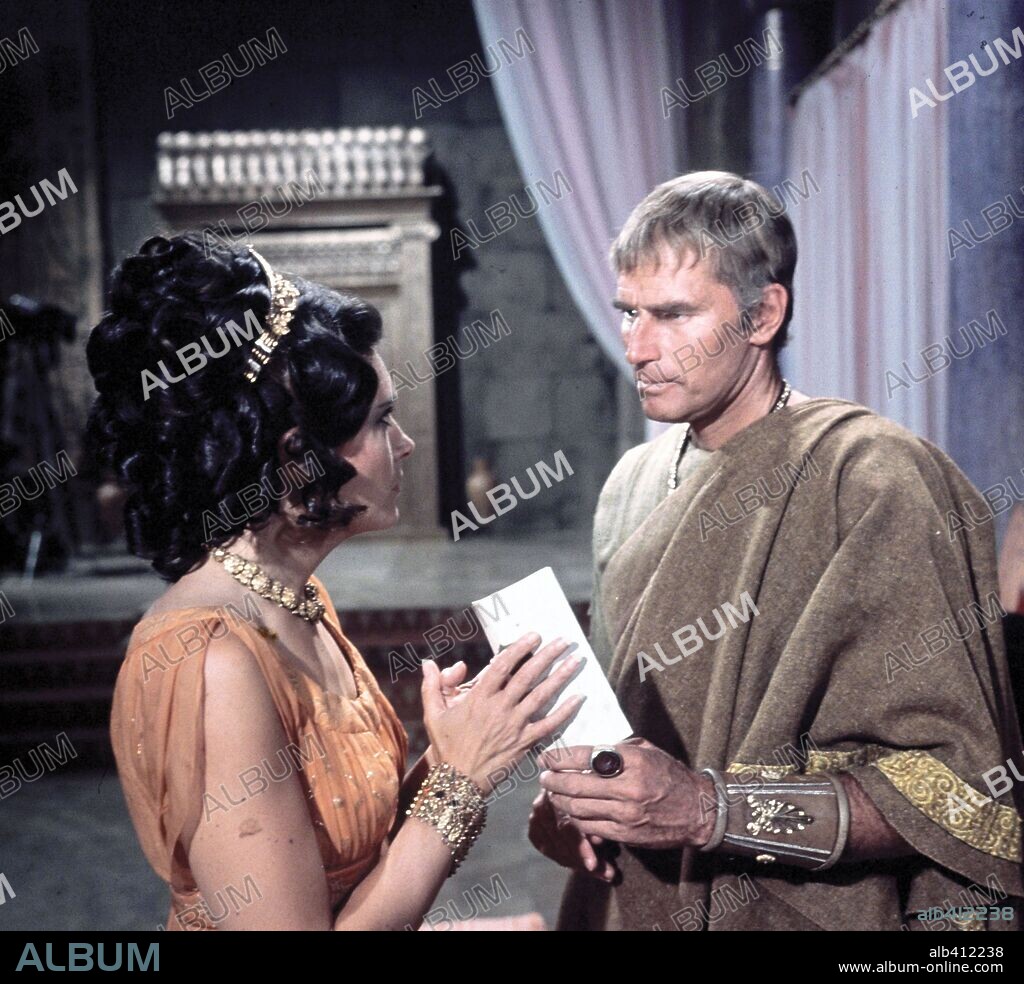 CHARLTON HESTON und HILDEGARDE NEIL in ANTONY AND CLEOPATRA, 1972, unter der Regie von CHARLTON HESTON. Copyright RANK.