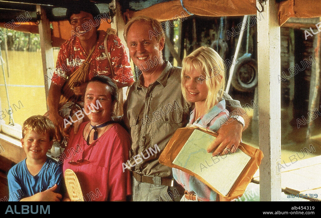 DARYL HANNAH, JOHN LITHGOW and KATHY BATES in AT PLAY IN THE FIELDS OF THE LORD, 1991, directed by HECTOR BABENCO. Copyright SAUL ZAENTZ COMPANY.