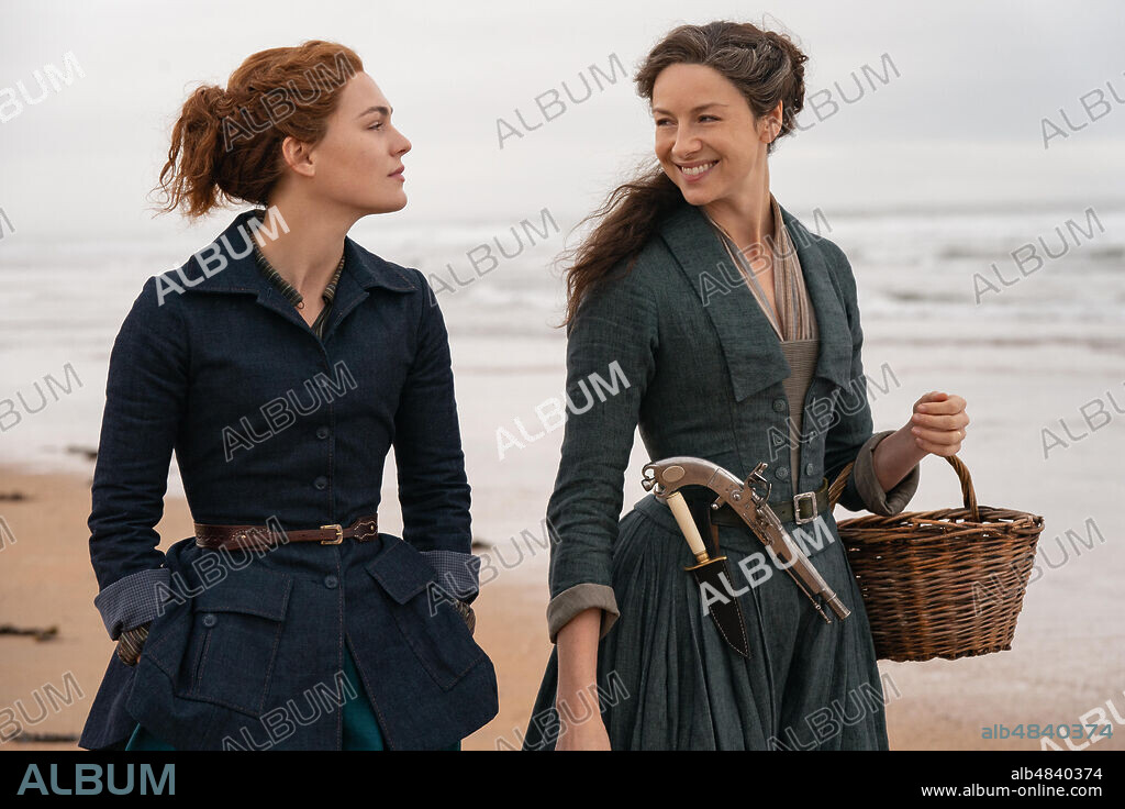 CAITRIONA BALFE and SOPHIE SKELTON in OUTLANDER, 2014, directed by ANNA FOERSTER and BRIAN KELLY. Copyright STARZ. Season 5.
