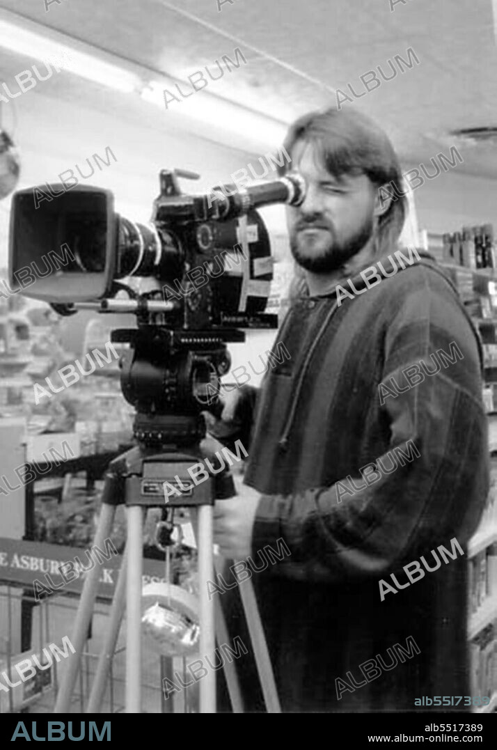 KEVIN SMITH in CLERKS - DIE LADENHÜTER, 1994 (CLERKS), unter der Regie von KEVIN SMITH. Copyright MIRAMAX.