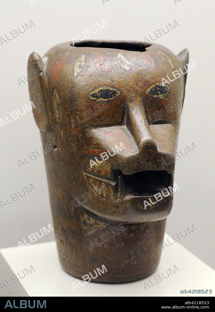 Vaso ceremonial representando una cabeza de jaguar. Madera policromada. Cultura Inca, Horizonte Tardío (1400-1533 d. C.). Cuzco, Perú. Museo de América. Madrid. España.