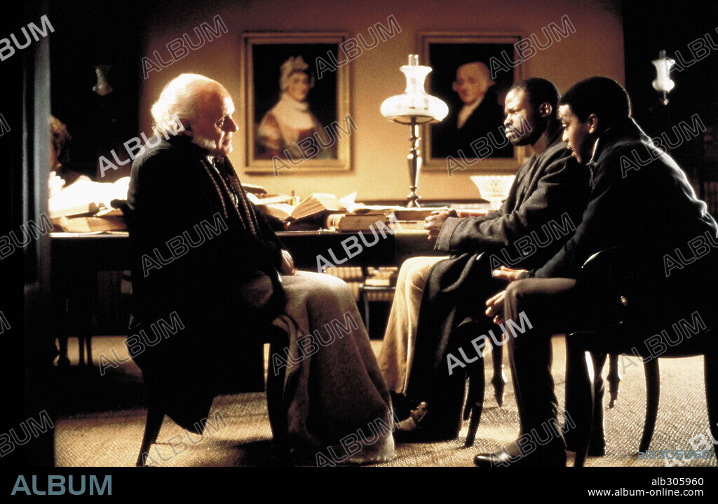 ANTHONY HOPKINS, CHIWETEL EJIOFOR and DJIMON HOUNSOU in AMISTAD, 1997, directed by STEVEN SPIELBERG. Copyright TM & DREAMWORKS.